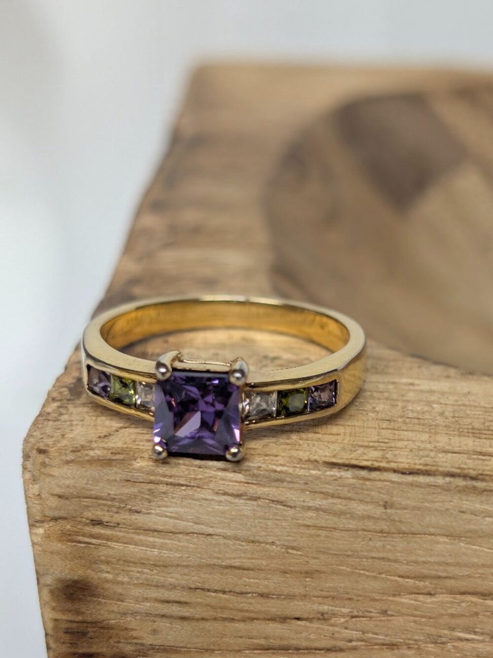 Gold Toned Amethyst Color Change Sapphire Peridot Multi Gem Mother Ring Sz 9